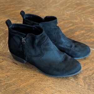 Arizona Jean Company Sleek Black Ankle Boots
